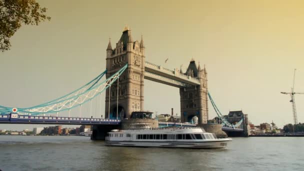 Torre brige em Londres, Inglaterra — Vídeo de Stock