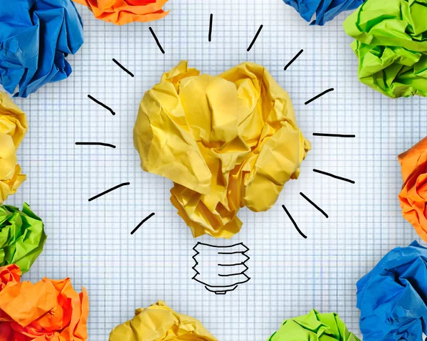 Idea creativa.Concetto di idea e innovazione con pallina di carta — Foto Stock