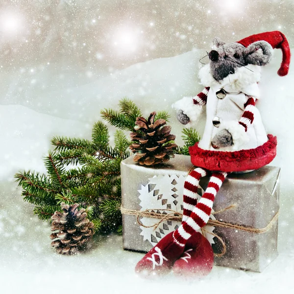 Забавная рождественская игрушка-мышь ручной работы — стоковое фото