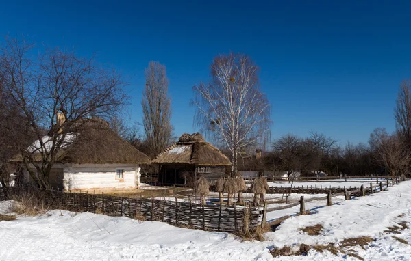 Foto des alten Hauses im Dorf — Stockfoto