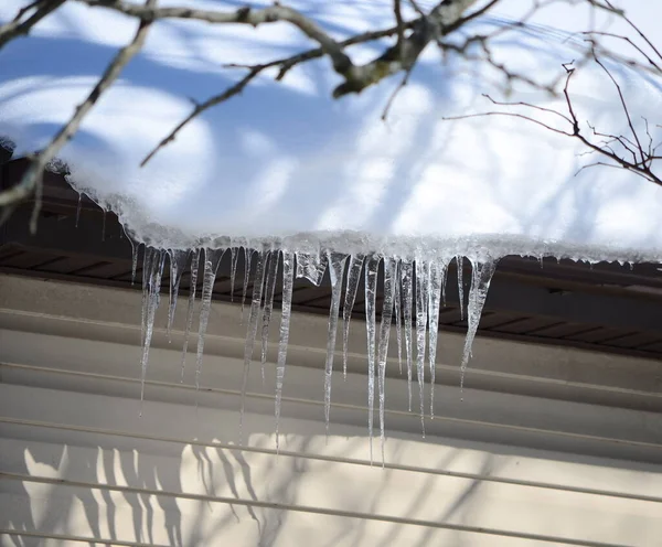 Closeup Icicles Telhado — Fotografia de Stock