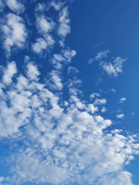 Крупный План Голубое Небо Облаками — стоковое фото