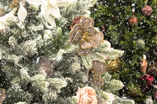 Wazig Kerstboom Sneeuw Kerst Achtergrond Gelukkig Nieuwjaar Kerstmis Thema — Stockfoto