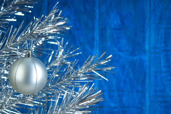 Kerst Samenstelling Van Sparren Takken Kerstballen Van Viburnum Een Houten — Stockfoto