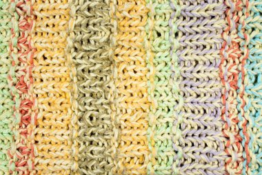 Süveter ya da atkı kumaş dokusu büyük örgü. Örülmüş forma ve kabartma desenli. Yün el yapımı makine, el yapımı.