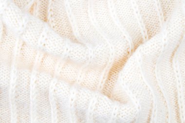 Süveter ya da atkı renginde büyük bir örgü. Örgü arka plan. Yünlü el yapımı araba.