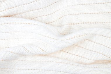 Süveter ya da atkı renginde büyük bir örgü. Örgü arka plan. Yünlü el yapımı araba.