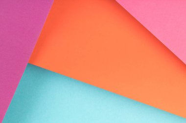 Yumuşak pembe ve yeşil kağıt arkaplanlı. Uzayı metin için kopyala. Üst görünüm