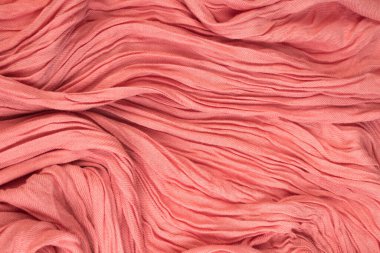 Mutlu paskalya kartı. Mavi ahşap masa arka plan üzerinde renkli parlak Paskalya yumurtaları. Metin için yer kopyalayın