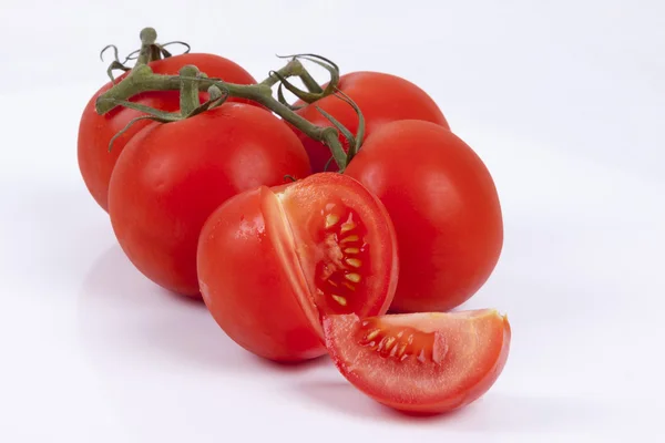 Beyaz arkaplanda domatesler. — Stok fotoğraf