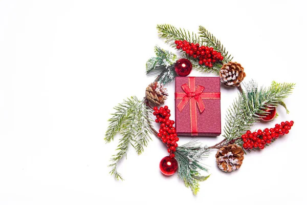 Hadiah Natal Sebuah Karangan Bunga Dari Cabang Cemara Liburan Hadiah — Stok Foto
