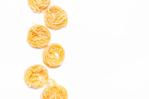 Macaroni Nest Isoleren Macaroni Een Witte Achtergrond Artikel Nesten Pasta — Stockfoto