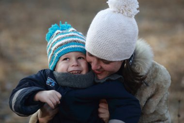 neşeli ve mutlu aile