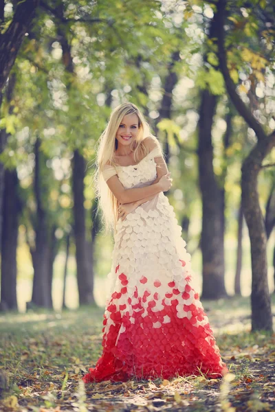 In a gown of rose petals — Stock Photo, Image