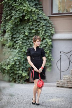 Kızlar rahat sokakta yürümek