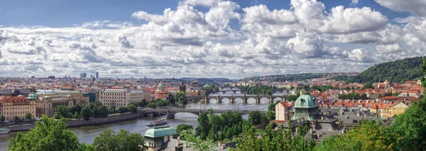 Panorama över Prag, river och broar — Stockfoto