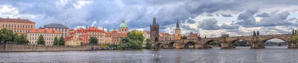 Prag, Charles Köprüsü, nehir, köprü Panoraması — Stok fotoğraf