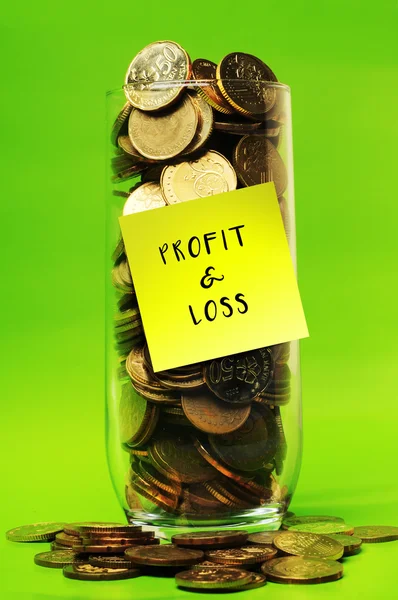 Overload coins in glass with sticky notes profit and loss — Stock Photo, Image