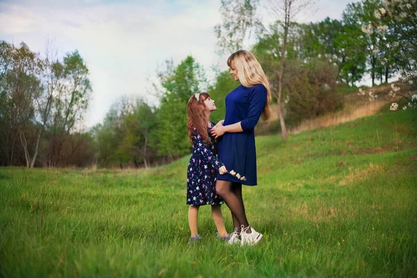 Mother Blond Woman Daughter Outdoors Spring Sunny Day — Stock Photo, Image