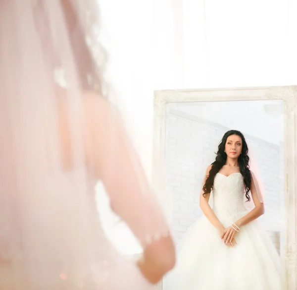 Bride posing in studio — Stock Photo, Image