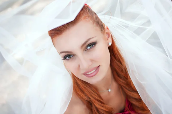 Bride in veil close up outside — Stock Photo, Image