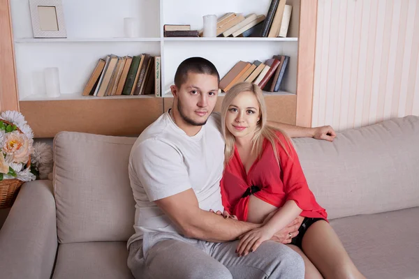 Pregnant woman with her husband — Stock Photo, Image