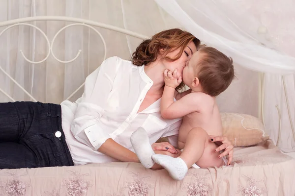 Anne ile oğlu çalış