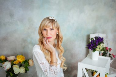 güzel bir kadın beyaz