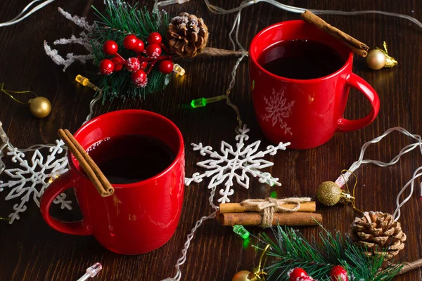 Zimt Glühwein Zwei Roten Tassen Warten Auf Weihnachten Blick Von — Stockfoto