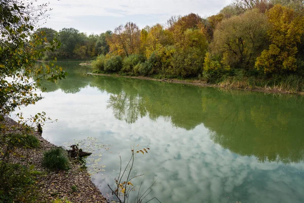 Paisaje Otoñal Orilla Del Río Desna Ucrania Hermoso Bosque Agua —  Fotos de Stock