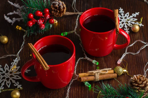 Zimt Glühwein Zwei Roten Tassen Vorfreude Auf Weihnachten Blick Von — Stockfoto