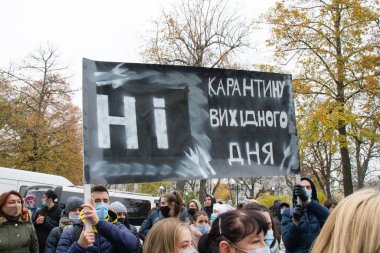 Ukrayna, Chernigov 13 Kasım 2020: Hafta sonu karantinasını protesto edin, covid-19 salgınıyla ilgili iş kısıtlamaları.