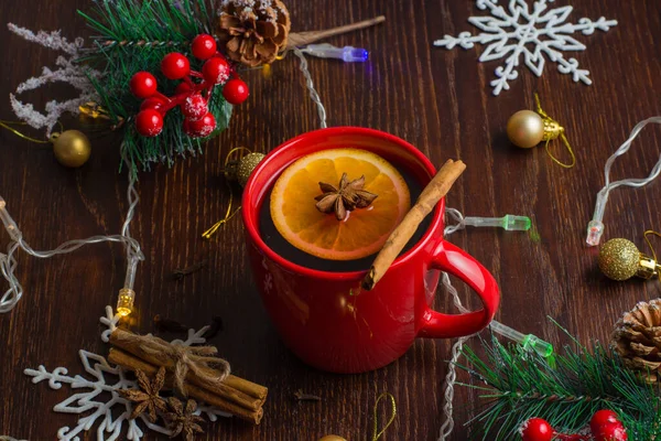 Köstlich Warmer Glühwein Mit Zimt Sternanis Und Orange Einer Roten — Stockfoto