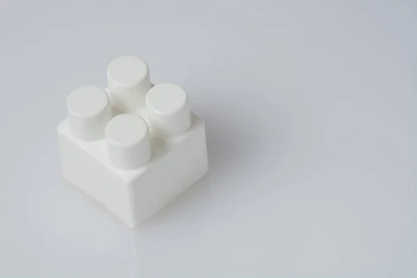 Konstrukteurswürfel Block Auf Weißem Hintergrund Kinderspielzeug Isoliert Aus Nächster Nähe — Stockfoto