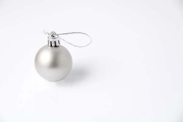 Decoración Navidad Bola Plata Sobre Fondo Blanco — Foto de Stock