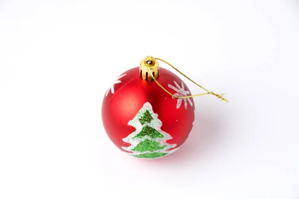 Decoração Natal Bola Vermelha Com Abeto Fundo Branco — Fotografia de Stock