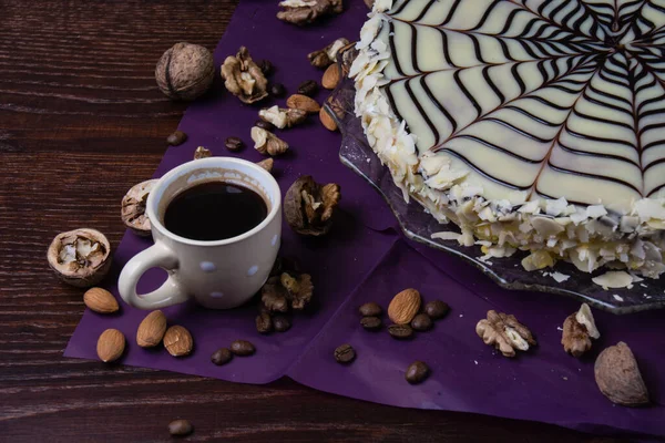 Délicieux Gâteau Esterhazy Avec Des Noix Des Amandes Chocolat Noir — Photo