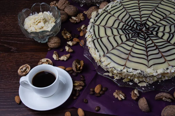 Délicieux Gâteau Esterhazy Avec Des Noix Des Amandes Chocolat Noir — Photo