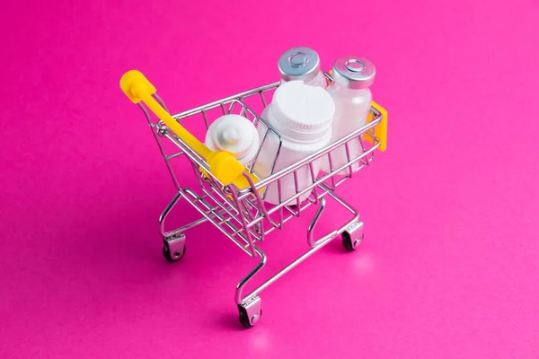 Medikamente Tropfen Einem Metallwagen Für Einen Einkäufer Aus Einem Supermarkt — Stockfoto
