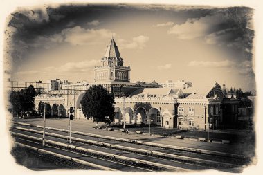 Vintage işlemeli manzara, Chernihiv tren istasyonunun güzel manzarası.