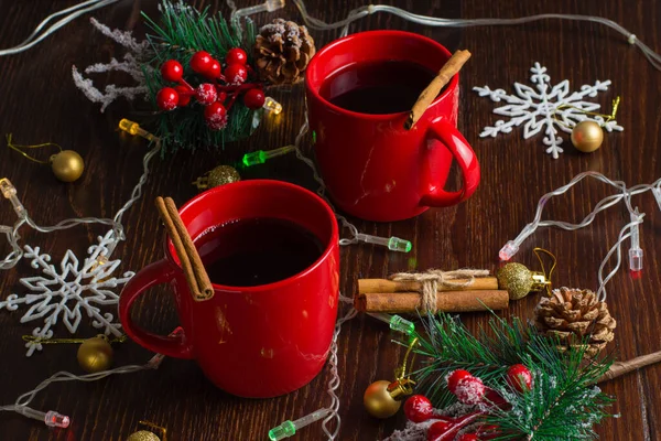 Cannelle Vin Chaud Dans Deux Tasses Rouges Concept Anticipation Noël — Photo