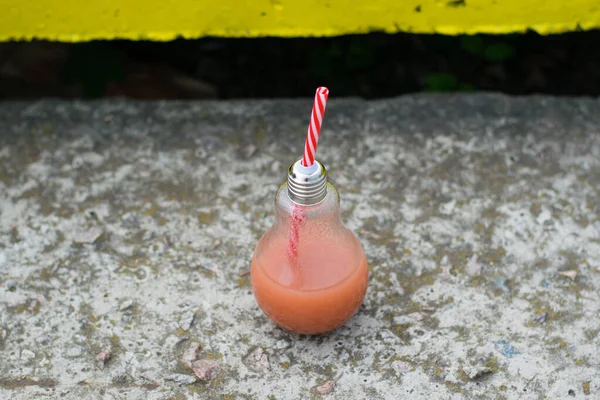 Botol Kaca Dengan Jus Beton Konsep Nutrisi Dan Olahraga — Stok Foto