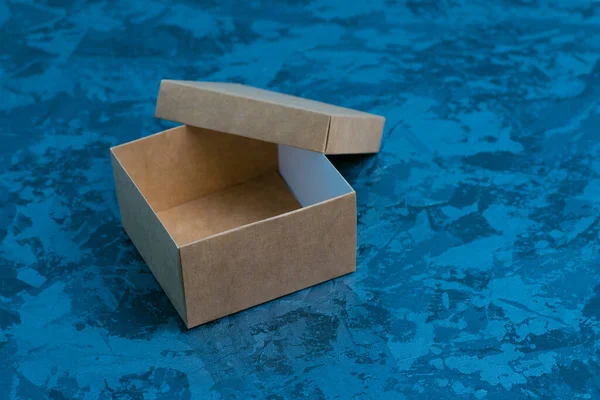 Leere Quadratische Bastelschachtel Auf Grauem Hintergrund Kopierraum Fehlende Geschenkideen — Stockfoto