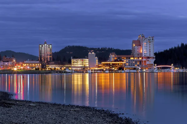 Şehir Merkezi Coeur d'Alene, Idaho'da akşam.