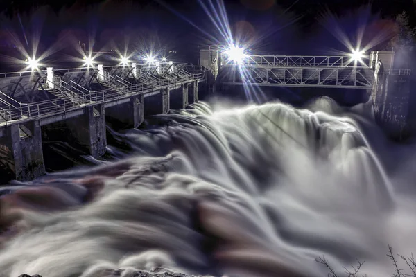 Post Falls Dam in de avond. — Stockfoto