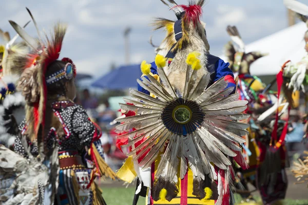 Танцювальний конкурс на Powwow. — стокове фото