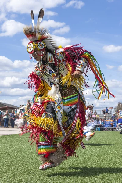 High stepping at the Julyamsh powwow. — Stock Photo, Image