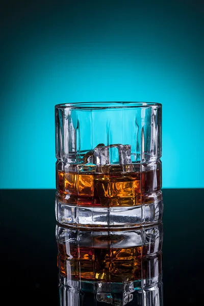 Primo piano di vetro di liquori . — Foto Stock