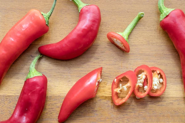 Overhead View Whole Sliced Red Peppers Cutting Board — Stock Photo, Image