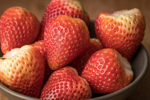 Primer Plano Tazón Fresas Rojas Maduras Listas Para Comer —  Fotos de Stock